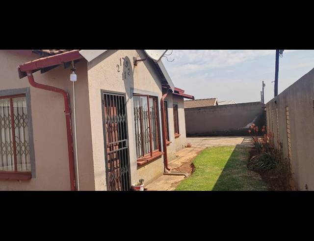 3 BEDROOM HOUSE FOR SALE IN VOSLOORUS